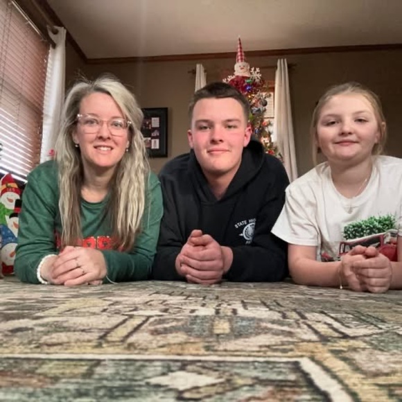 Meet your Posher, Nicole - Picture 1 of 1